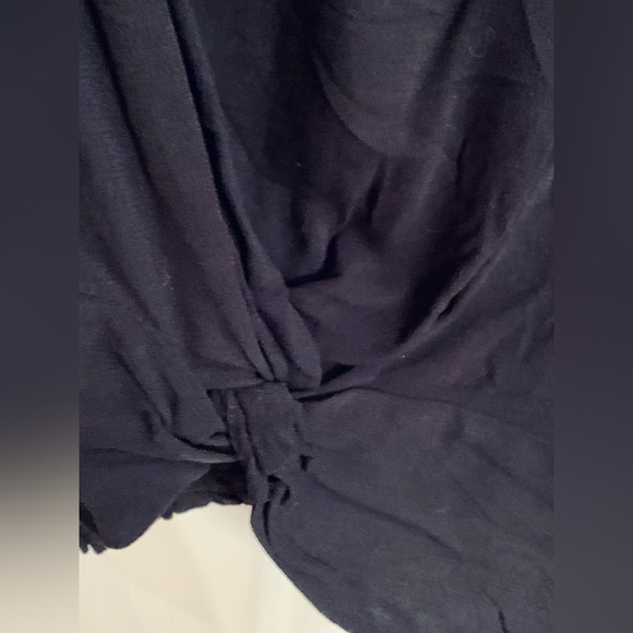 18 - NWT BLACK blouse with bottom twist - Picture 4 of 8